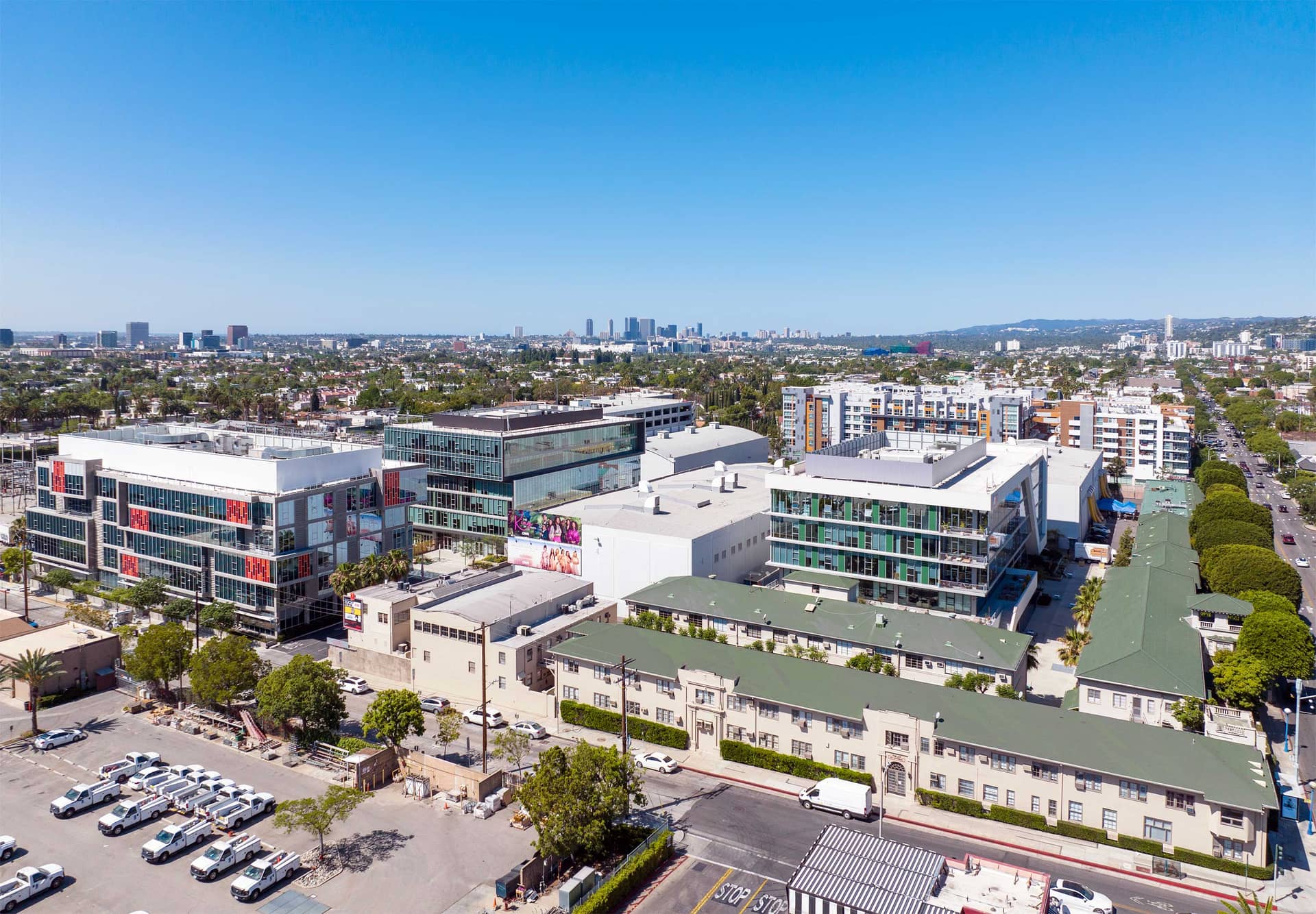 Mary Pickford and Douglas Fairbanks posing for a publicity shot in front of their new studio in 1922, Everett Collection