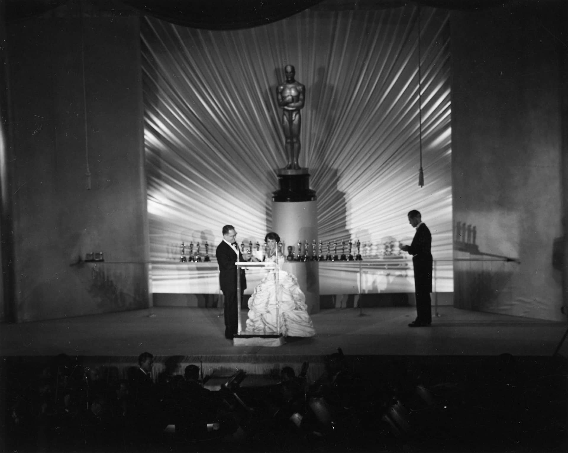 William Gordon (left) and Elizabeth Taylor (center) at the Academy Awards, 1949
Courtesy of Academy Awards show photographs, Margaret Herrick Library, Academy of Motion Picture Arts and Sciences