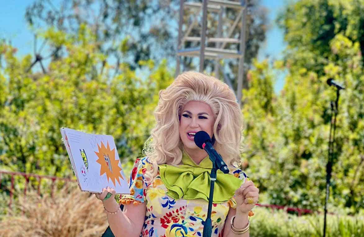 Drag-Queen-Story-Hour-(1)