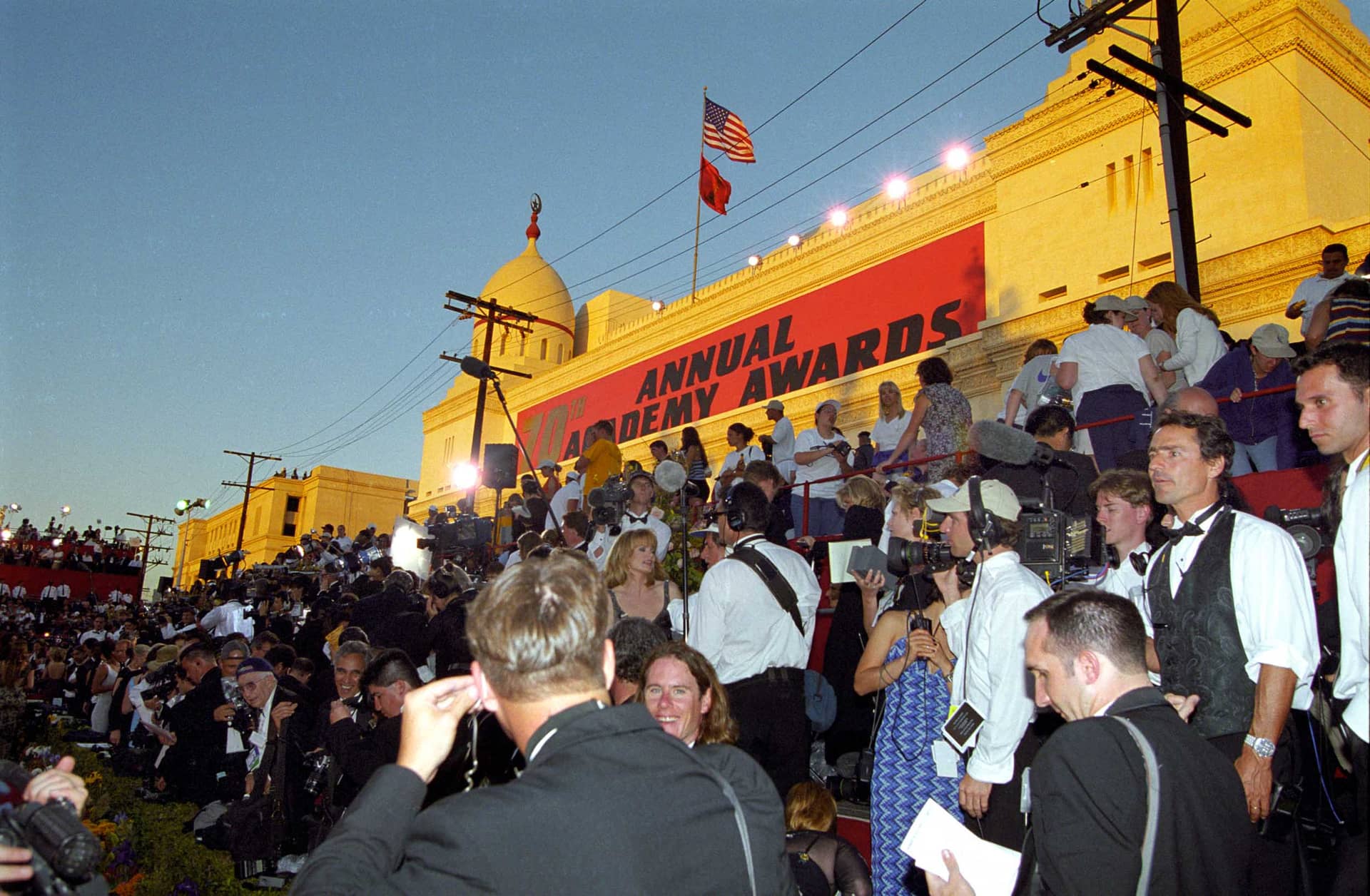 Press photographers gather outside of the Shrine Auditorium for the Academy Awards ceremony,1998
Courtesy of Academy Awards show photographs, Margaret Herrick Library, Academy of Motion Picture Arts and Sciences