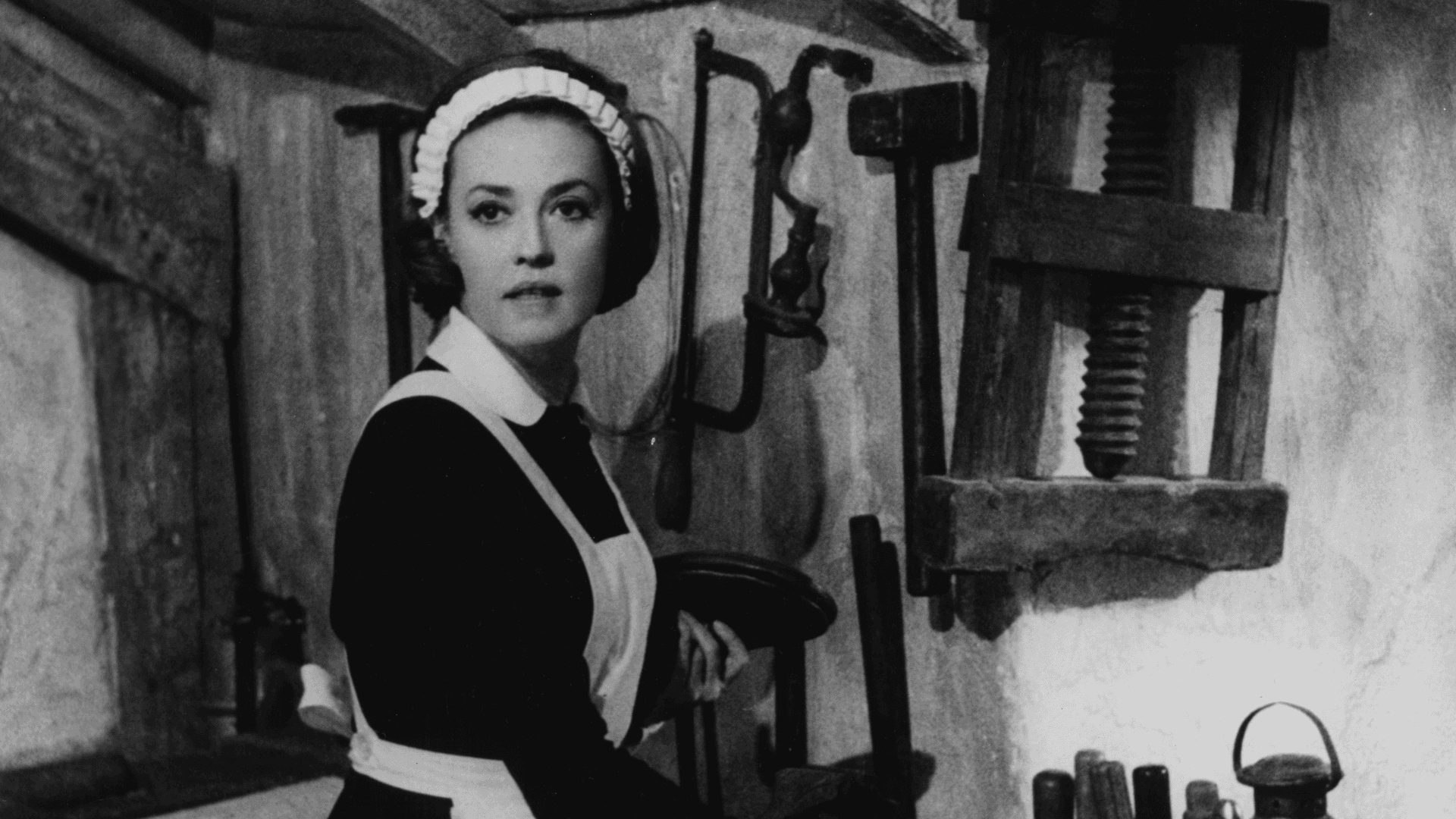Parisian maid Célestine (Jeanne Moreau) moves to a remote estate to tend house for the peculiar Monsieur Monteil (Michel Piccoli), joining a downstairs team of eccentrics whose idiosyncrasies rival those of their fetishistic employer.