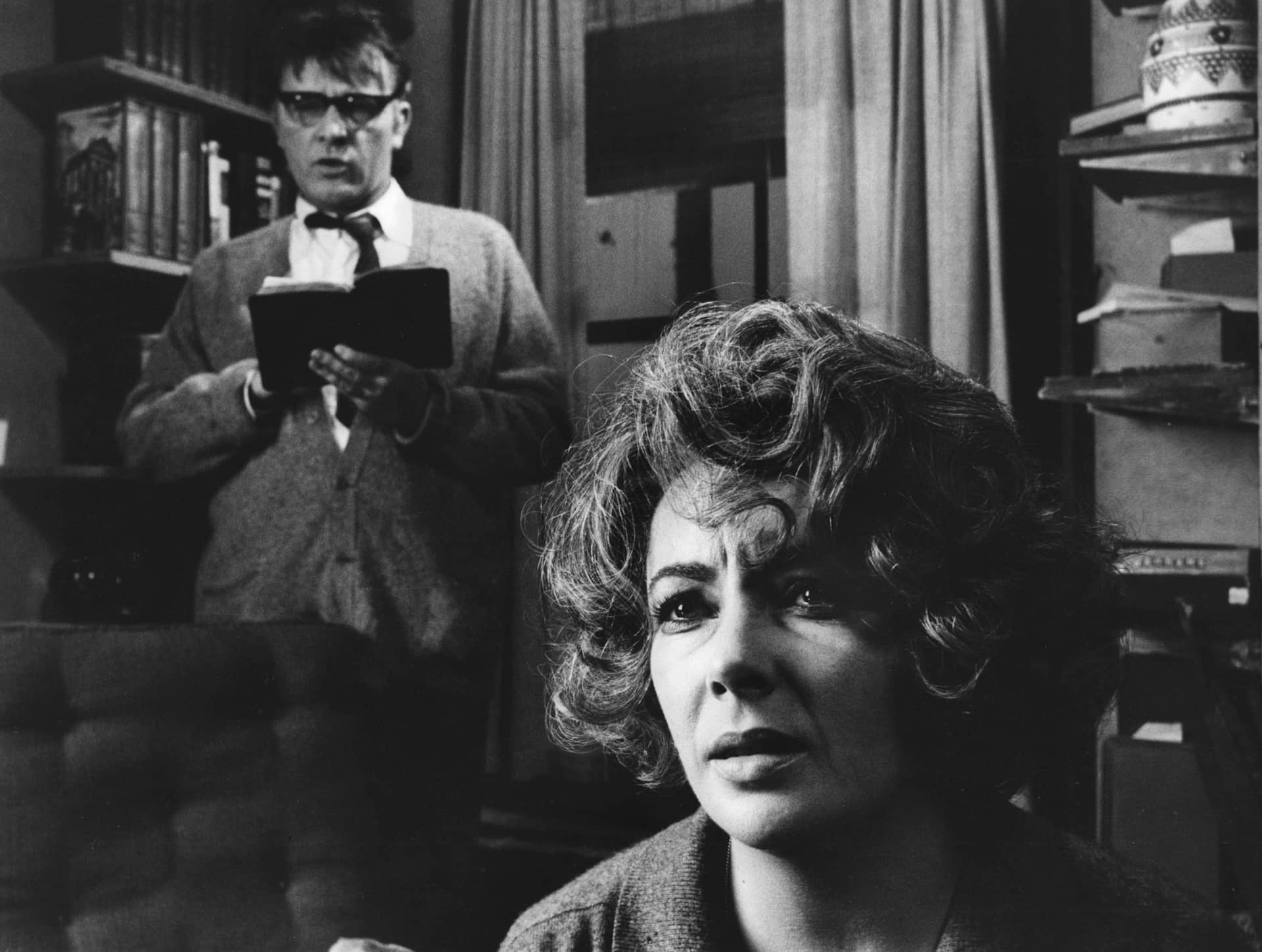 WHOS AFRAID OF VIRGINIA WOOLF