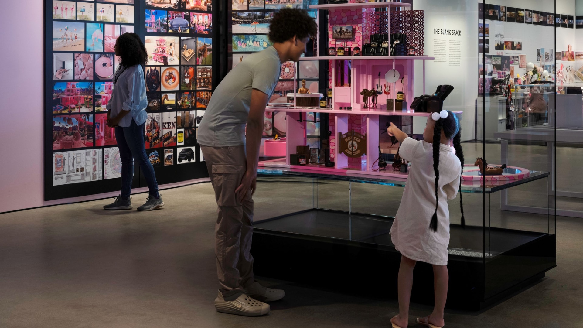 Drop-in Workshop for Teens: Miniature Set Design