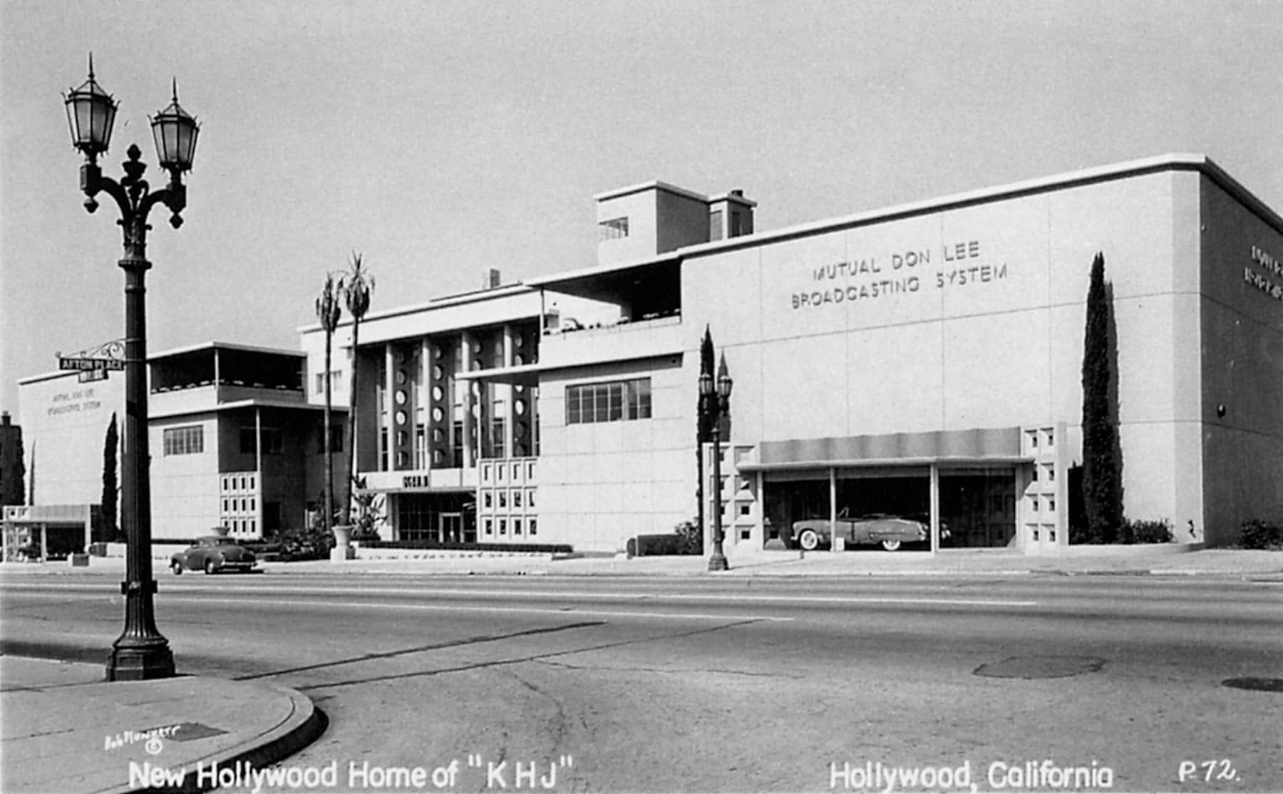 The exterior of the Mutual Don Lee Broadcasting System building, 1950, before becoming the Academy of Motion Picture Arts and Sciences Pickford Center for Motion Picture Study
Courtesy of AMPAS reference collection, Margaret Herrick Library, Academy of Motion Picture Arts and Sciences