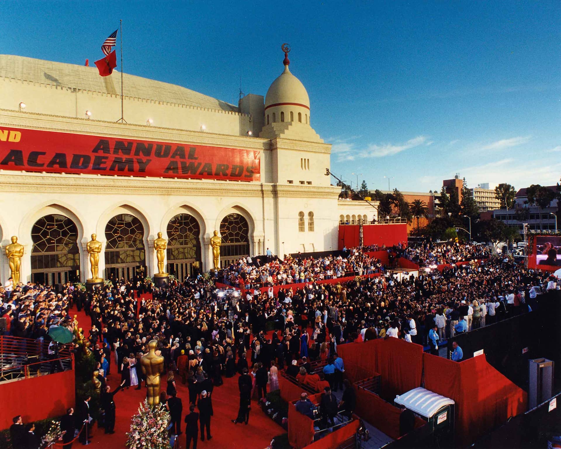 The exterior of the Shrine Auditorium and the red carpet during the Academy Awards ceremony, 1999
Courtesy of Academy Awards show photographs, Margaret Herrick Library, Academy of Motion Picture Arts and Sciences, photo: Long Photography