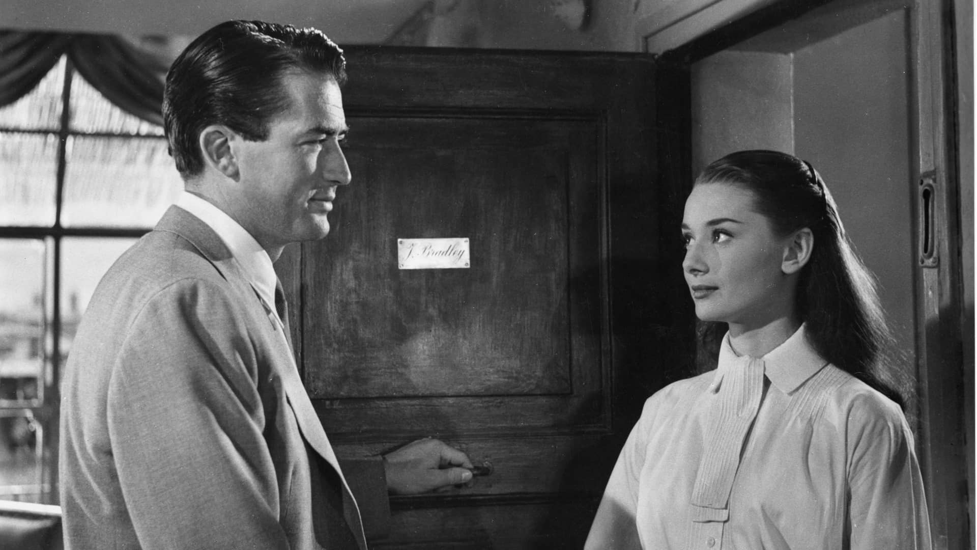 Audrey Hepburn’s effortlessly charming performance as a European princess who plays hooky on her royal duties with a handsome journalist (Gregory Peck) established her as one of Hollywood’s most appealing imports.