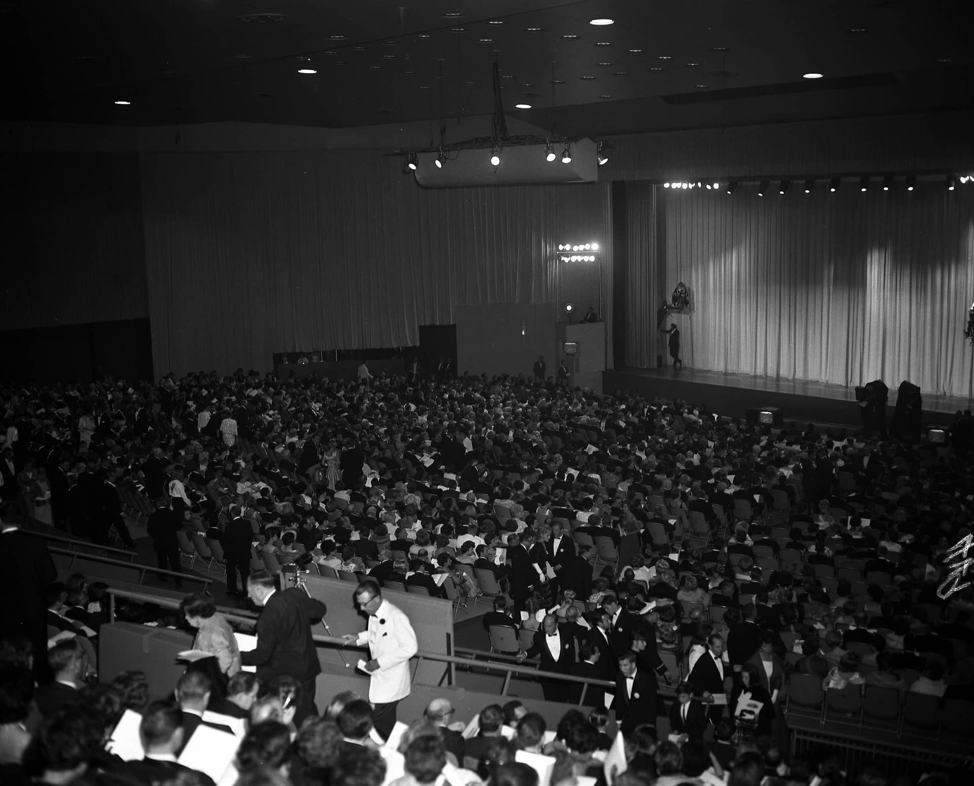 The audience at the 1963 Academy Awards ceremony in the Santa Monica Civic Auditorium
Courtesy of Academy Awards show photographs, Margaret Herrick Library, Academy of Motion Picture Arts and Sciences
