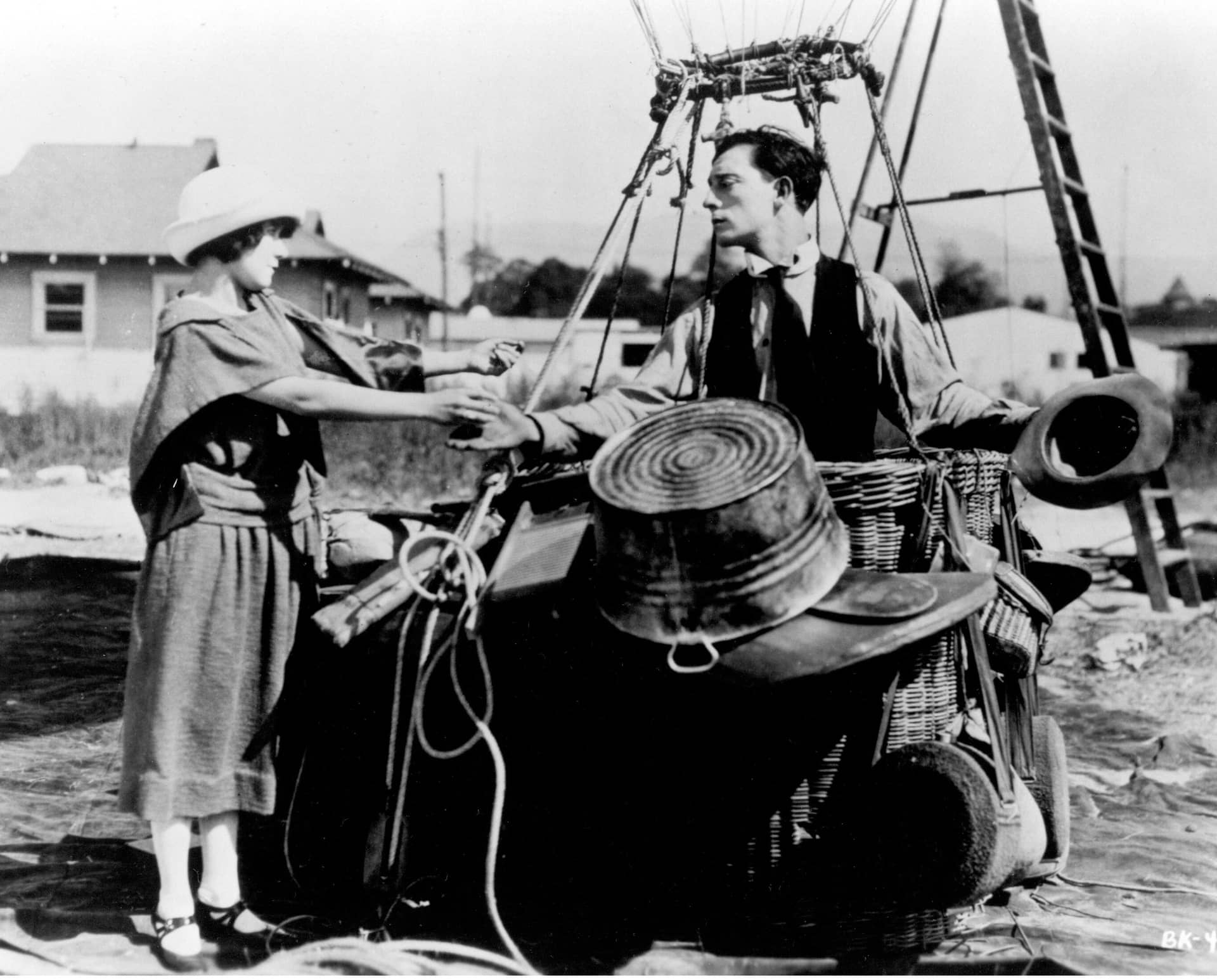 Phyllis Haver and Buster Keaton in The Balloonatic (1923), Photofest.