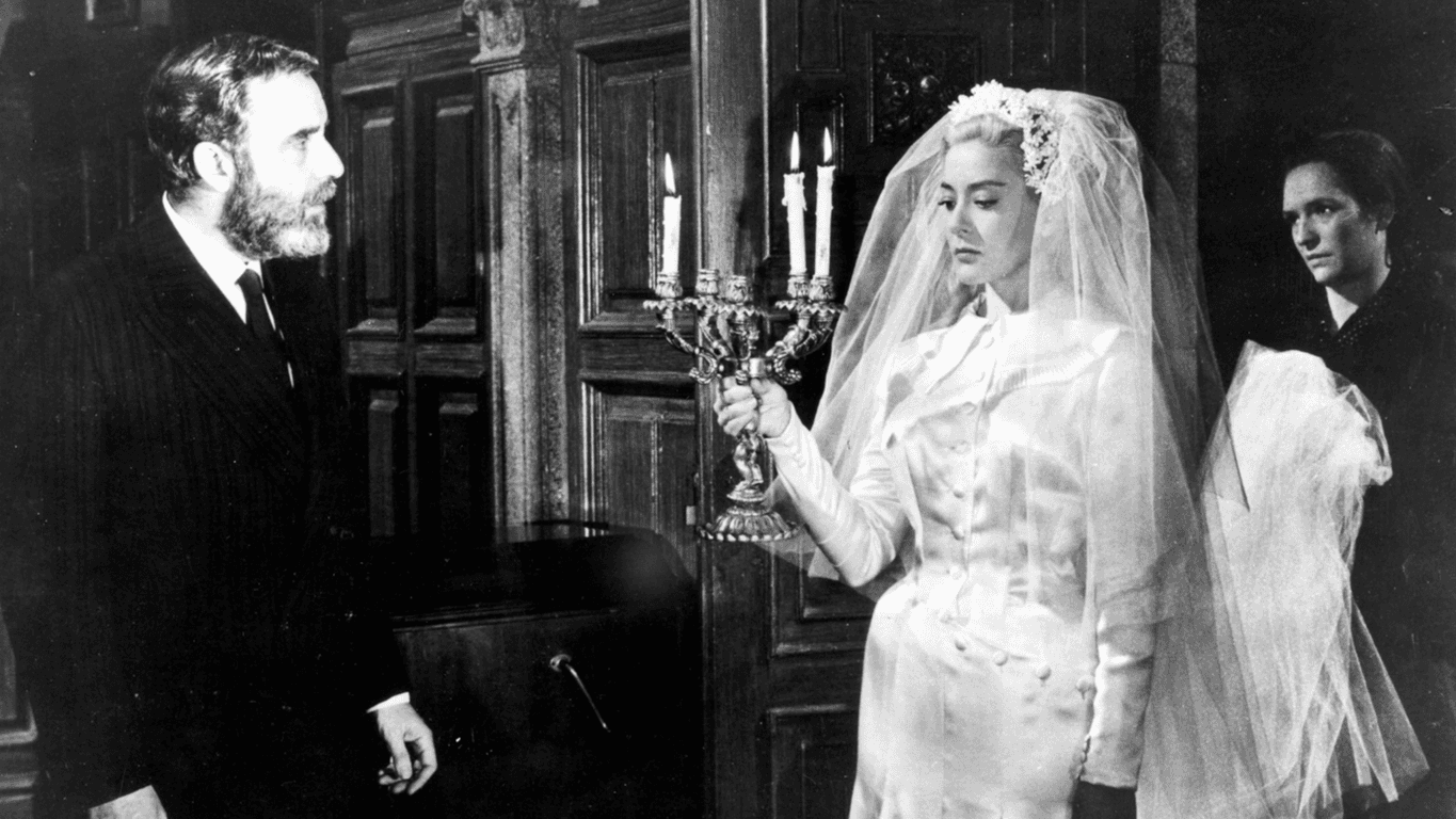 Preparing to devote her life as a nun, Viridiana (Silvia Pinal) is summoned to pay her uncle Don Jaime (Fernando Rey) one last visit before taking her vows.